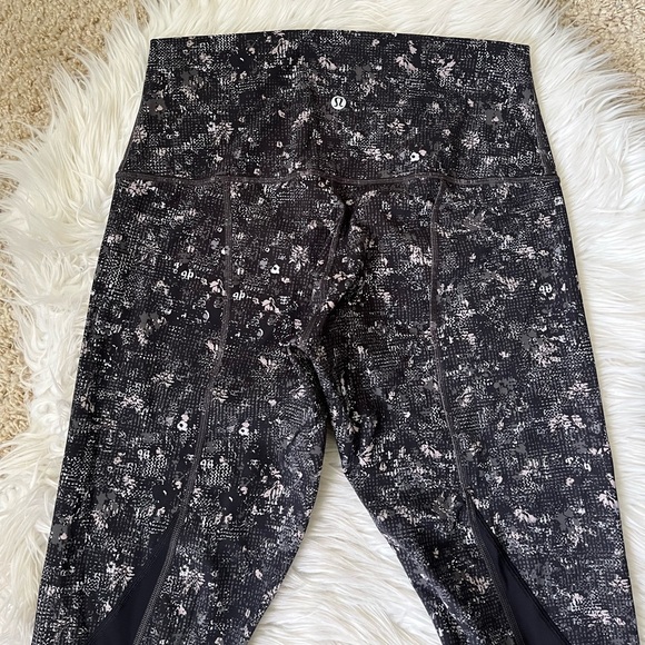 {Lululemon} Wunder Under Crop High-Rise Roll Down Scallop Full-On Luxtreme 23" - Picture 5 of 9